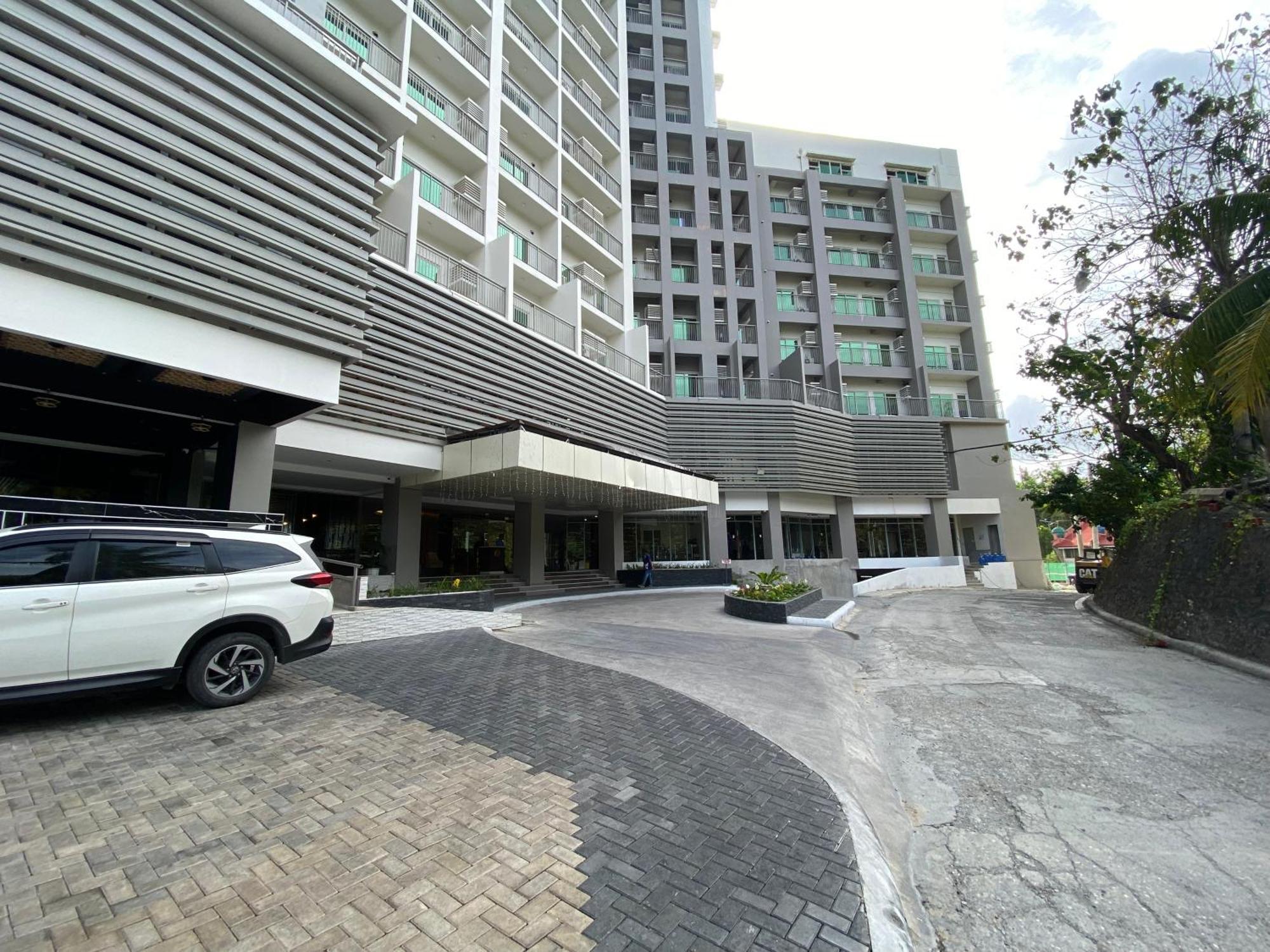 Hotel Hayat Sky Towers à Cebu Extérieur photo
