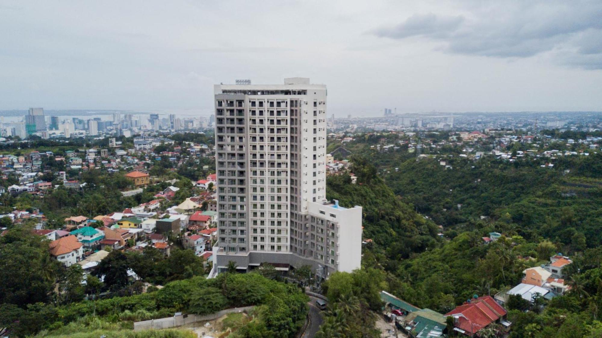 Hotel Hayat Sky Towers à Cebu Extérieur photo