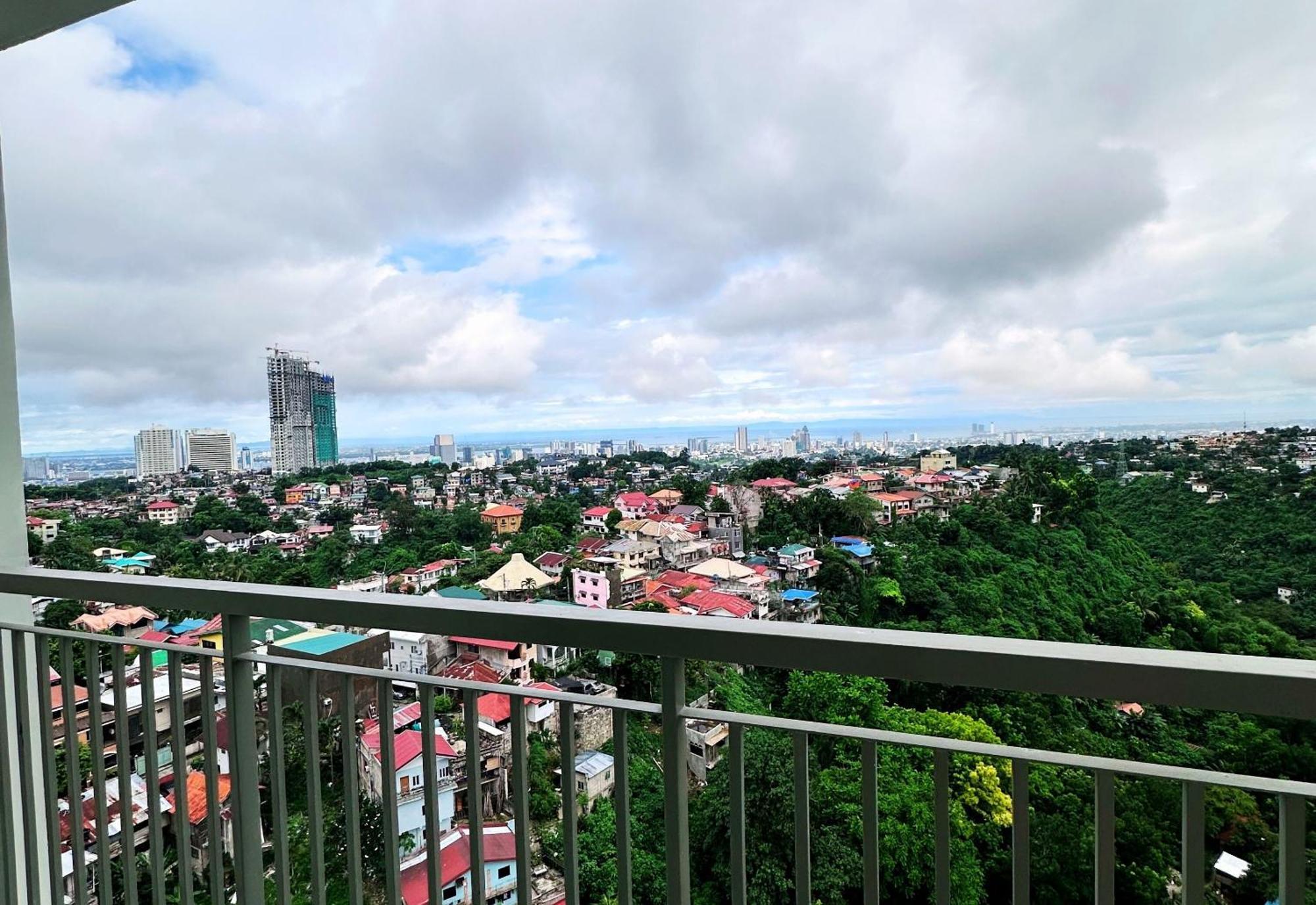 Hotel Hayat Sky Towers à Cebu Extérieur photo