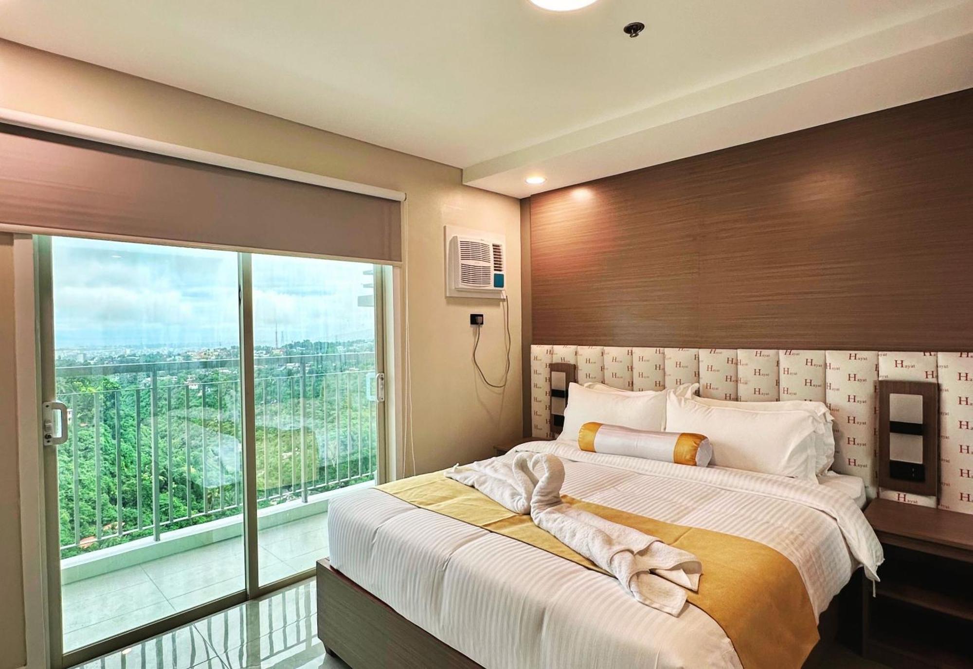 Hotel Hayat Sky Towers à Cebu Extérieur photo