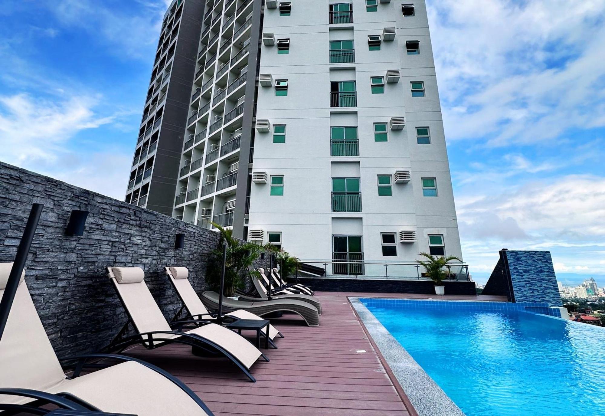 Hotel Hayat Sky Towers à Cebu Extérieur photo
