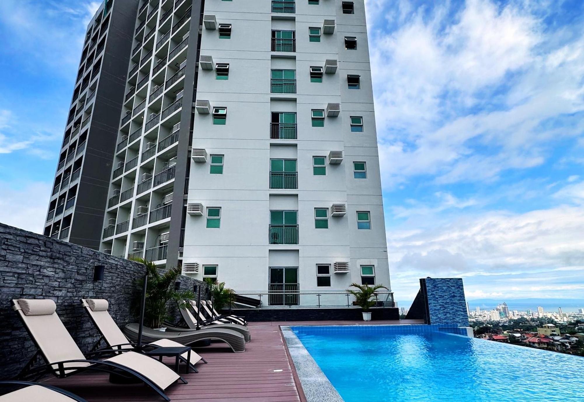 Hotel Hayat Sky Towers à Cebu Extérieur photo