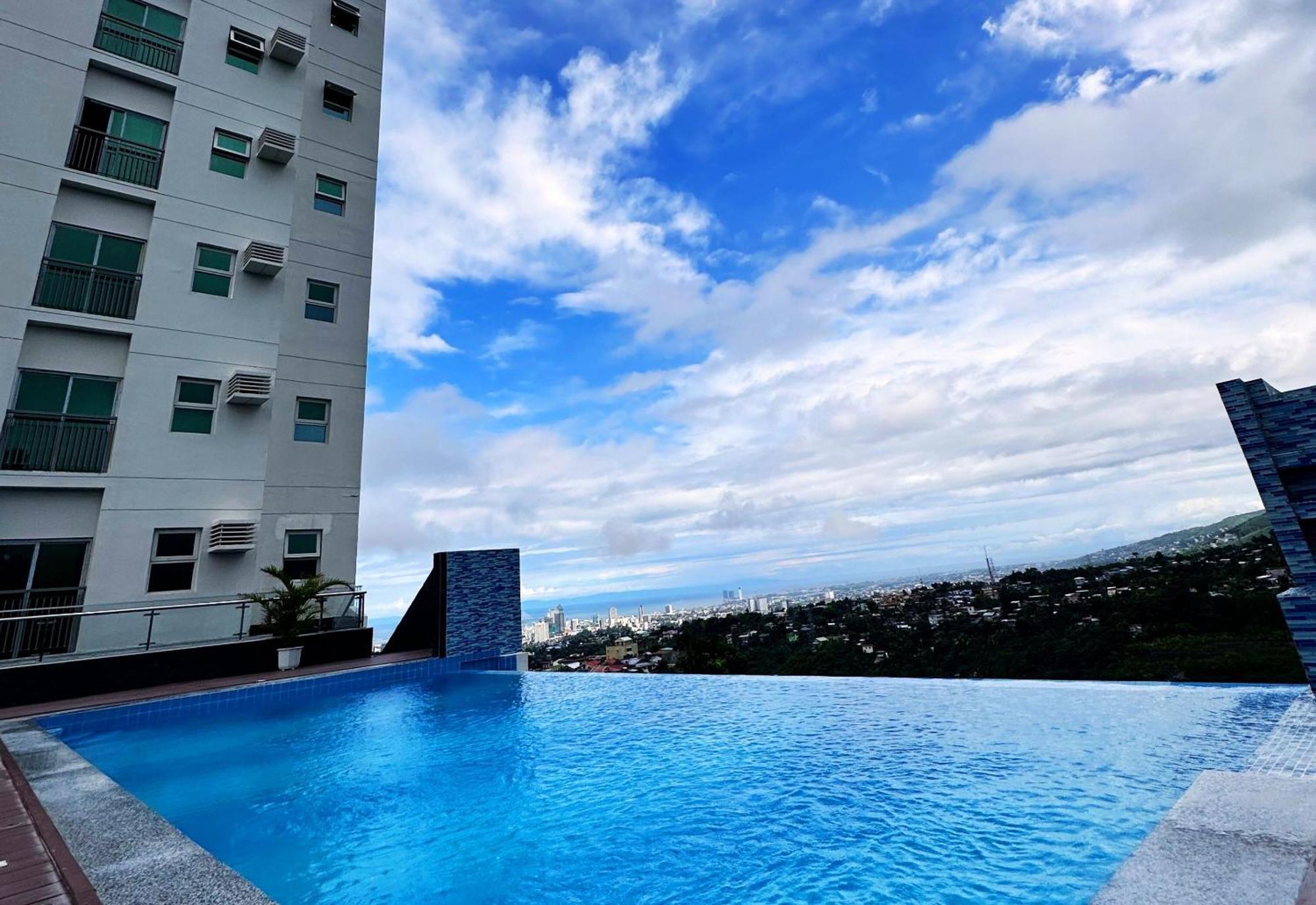 Hotel Hayat Sky Towers à Cebu Extérieur photo