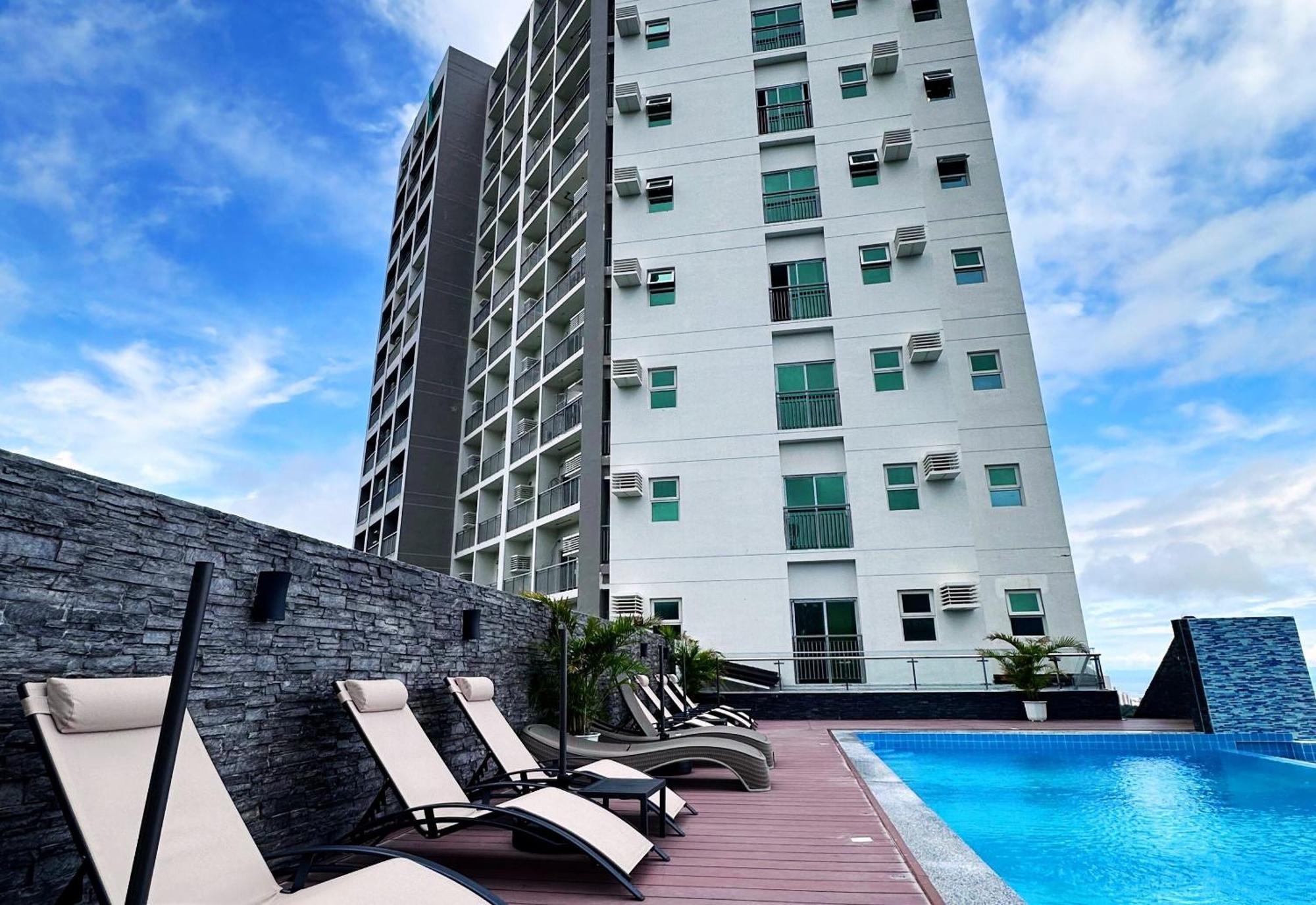 Hotel Hayat Sky Towers à Cebu Extérieur photo