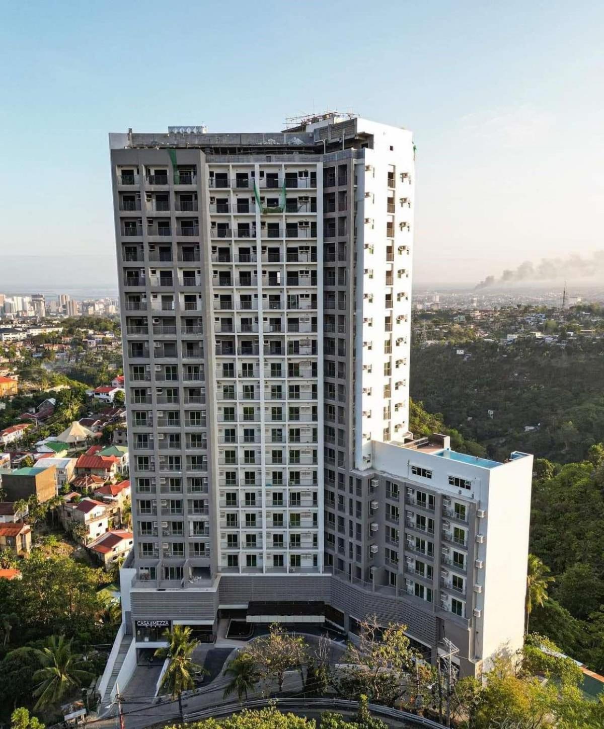 Hotel Hayat Sky Towers à Cebu Extérieur photo